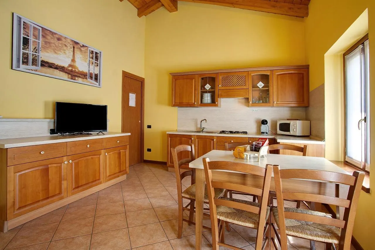 Residence Appartamento Parigi Civate Italy
