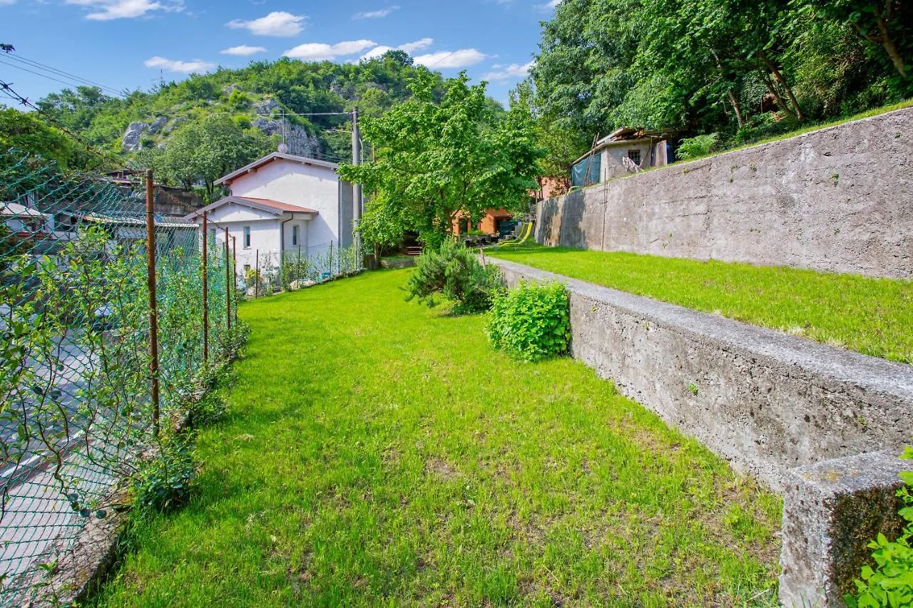 Residence Appartamento Parigi Civate Italy
