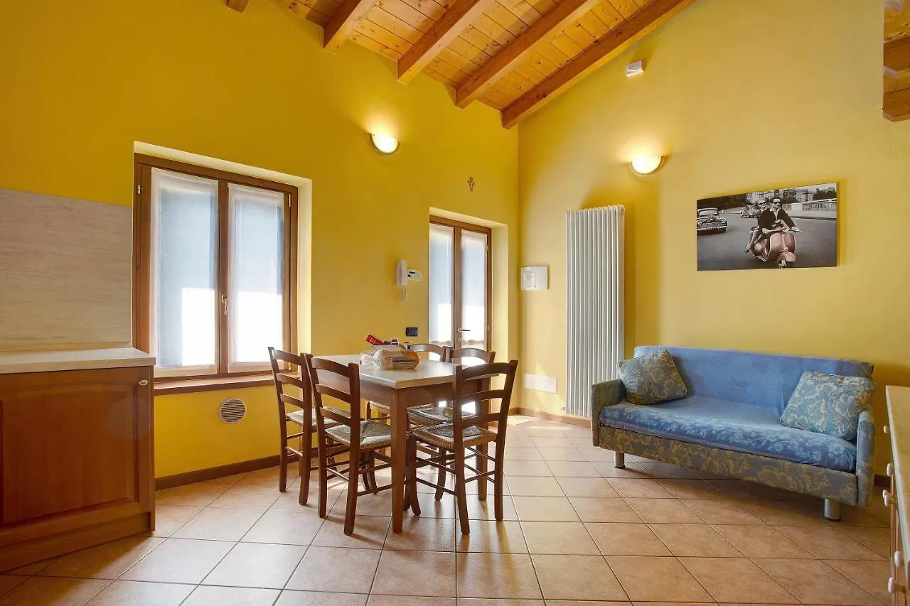 Residence Appartamento Parigi Civate Apartment
