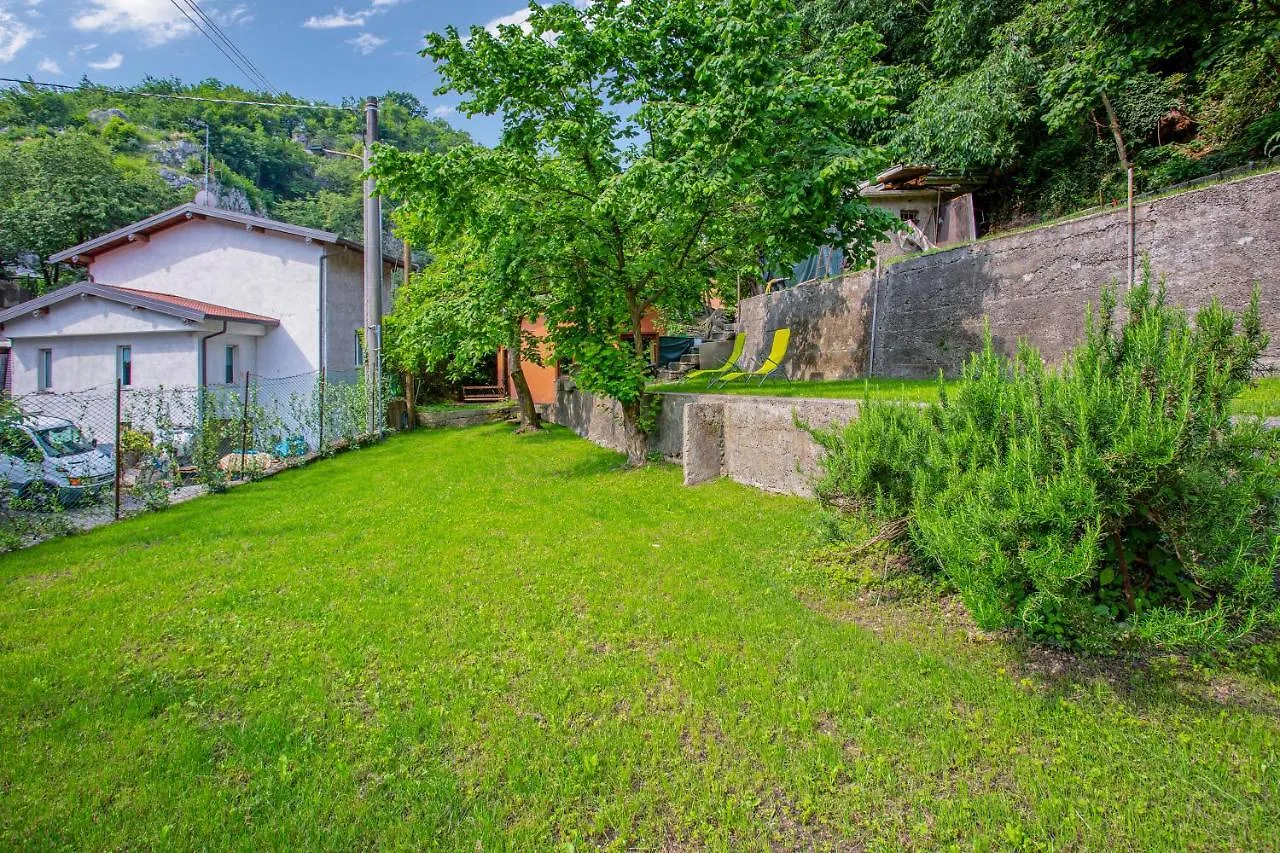 Residence Appartamento Parigi Civate 0*,  Italy