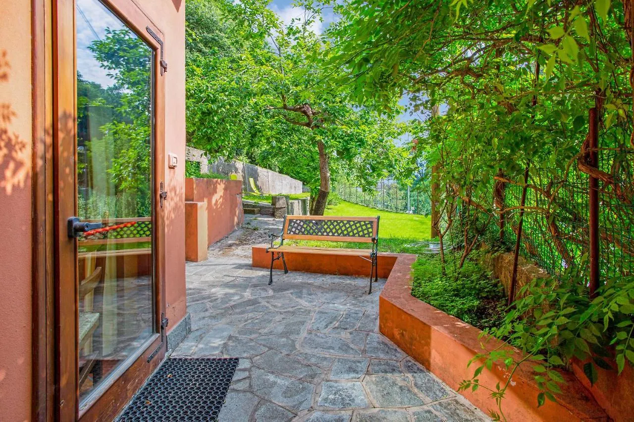 Residence Appartamento Parigi Civate 0*,